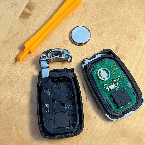 How to Replace a Car Key Fob Battery for All Major Brands 6085 1